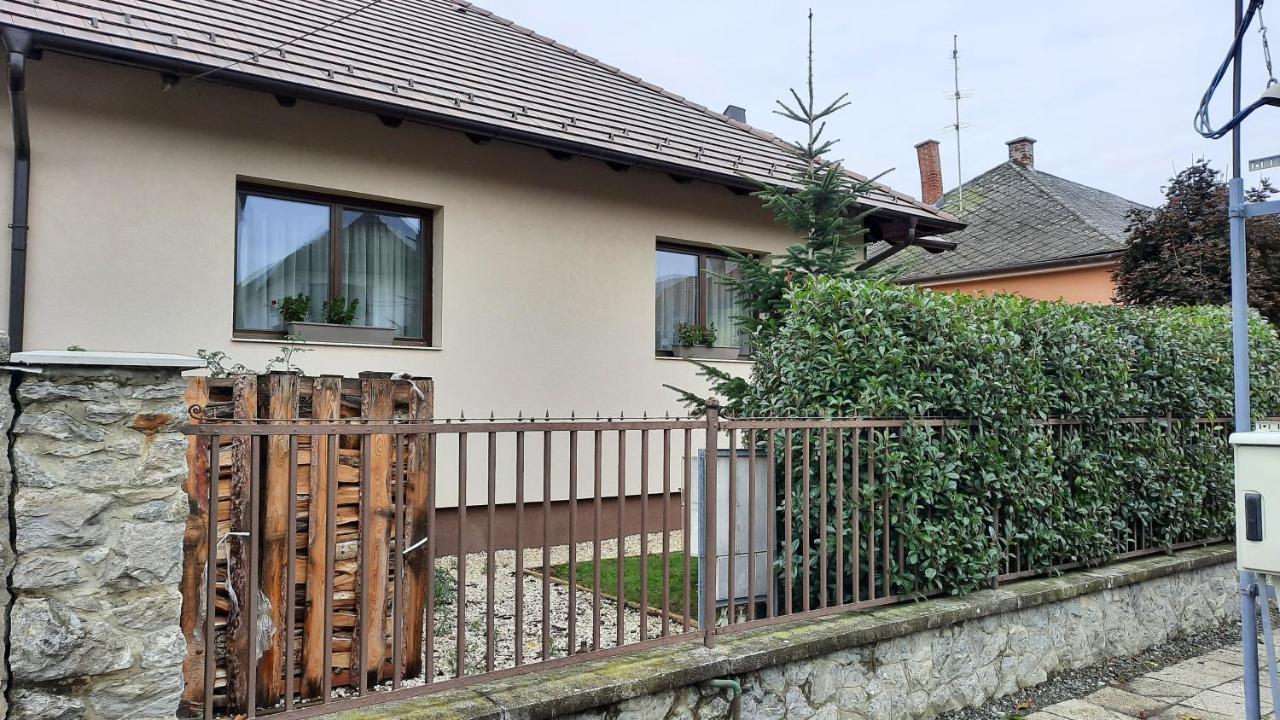 Aranypatak Apartmanhaz Сомбатхей Экстерьер фото