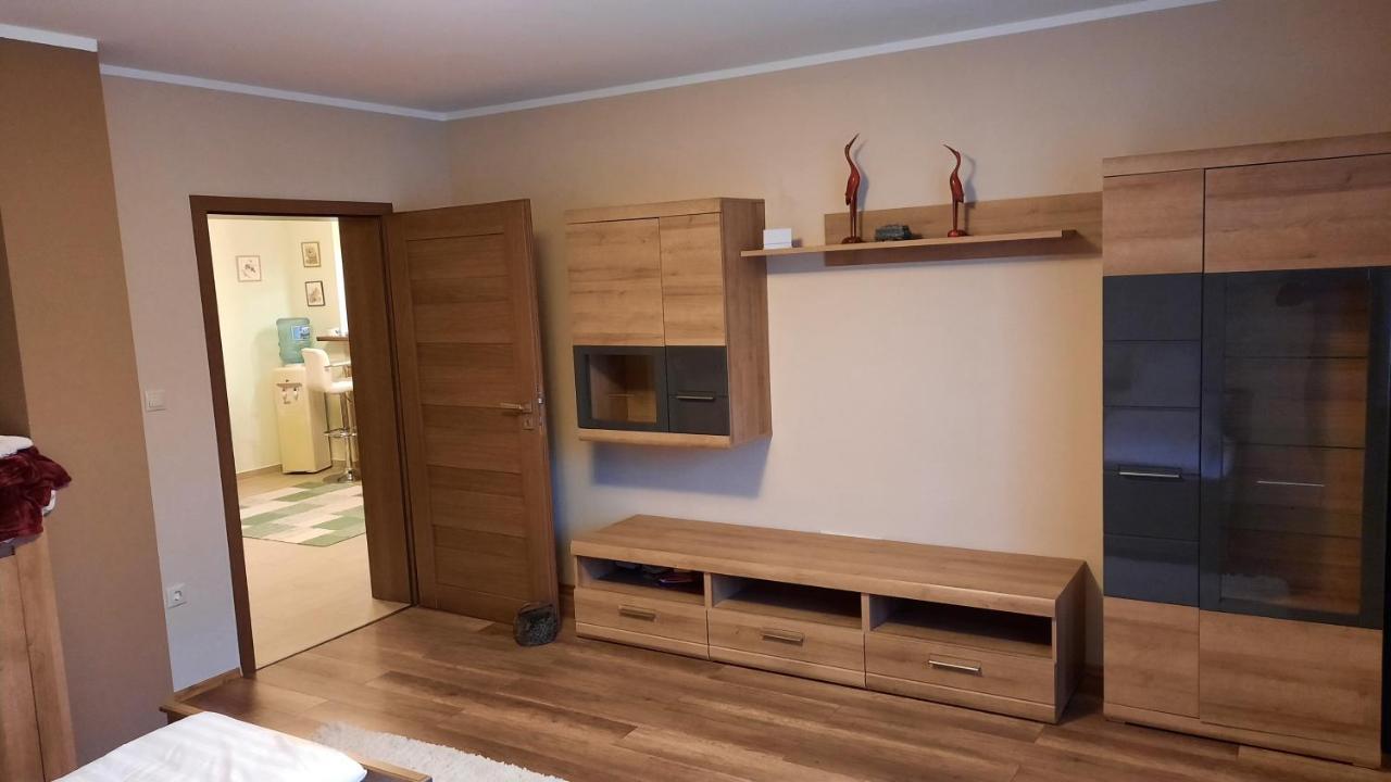 Aranypatak Apartmanhaz Сомбатхей Экстерьер фото