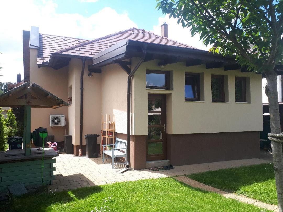 Aranypatak Apartmanhaz Сомбатхей Экстерьер фото