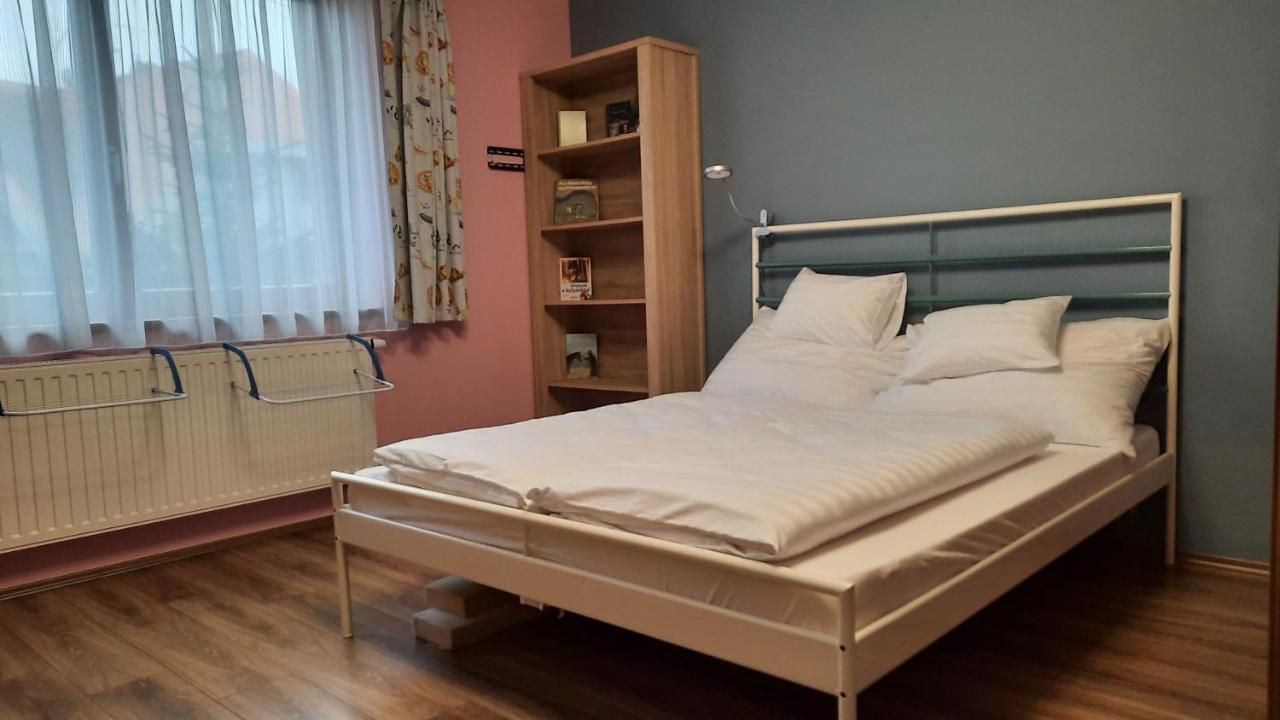 Aranypatak Apartmanhaz Сомбатхей Экстерьер фото