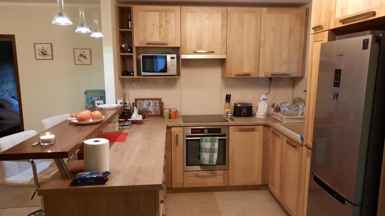 Aranypatak Apartmanhaz Сомбатхей Экстерьер фото
