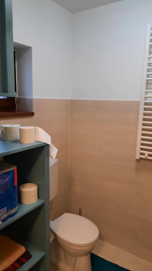 Aranypatak Apartmanhaz Сомбатхей Экстерьер фото